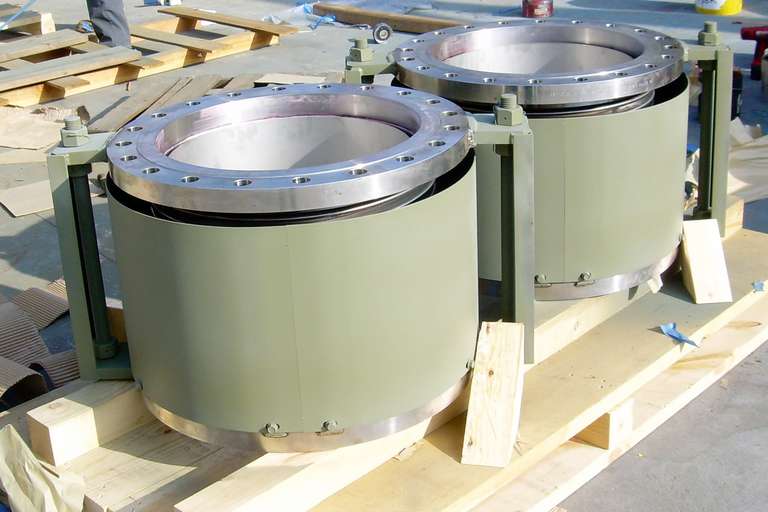 Expansion joints in steam and pigment production