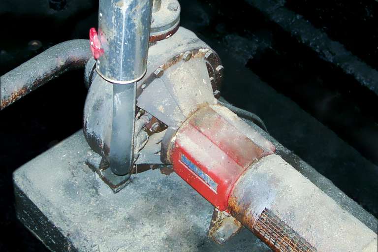 Metal bellow seal for highly viscous media